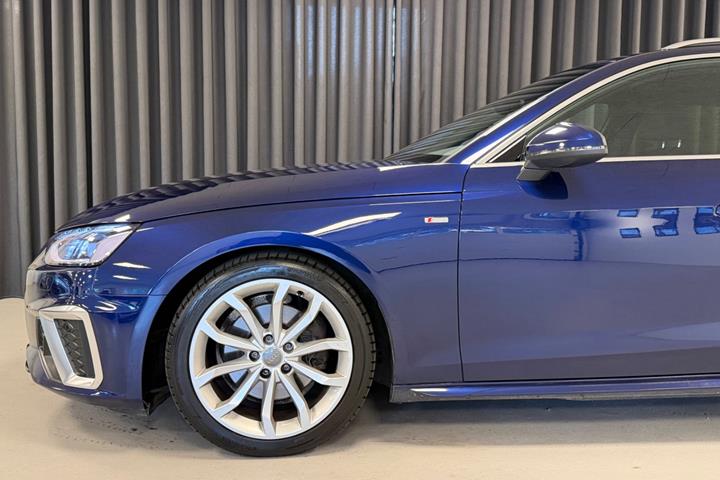 Blå Audi A4 fra 2020
