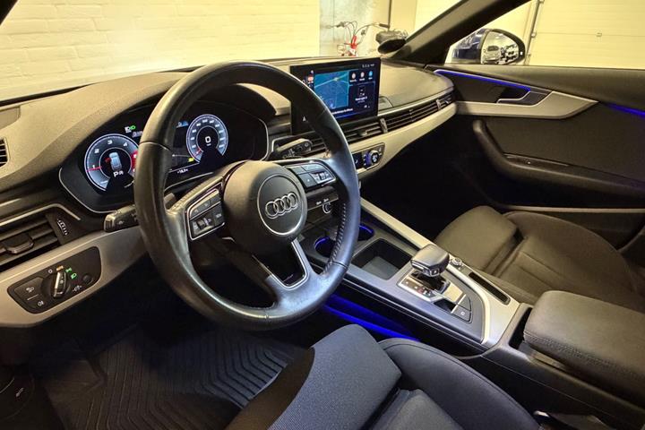 Blå Audi A4 fra 2020