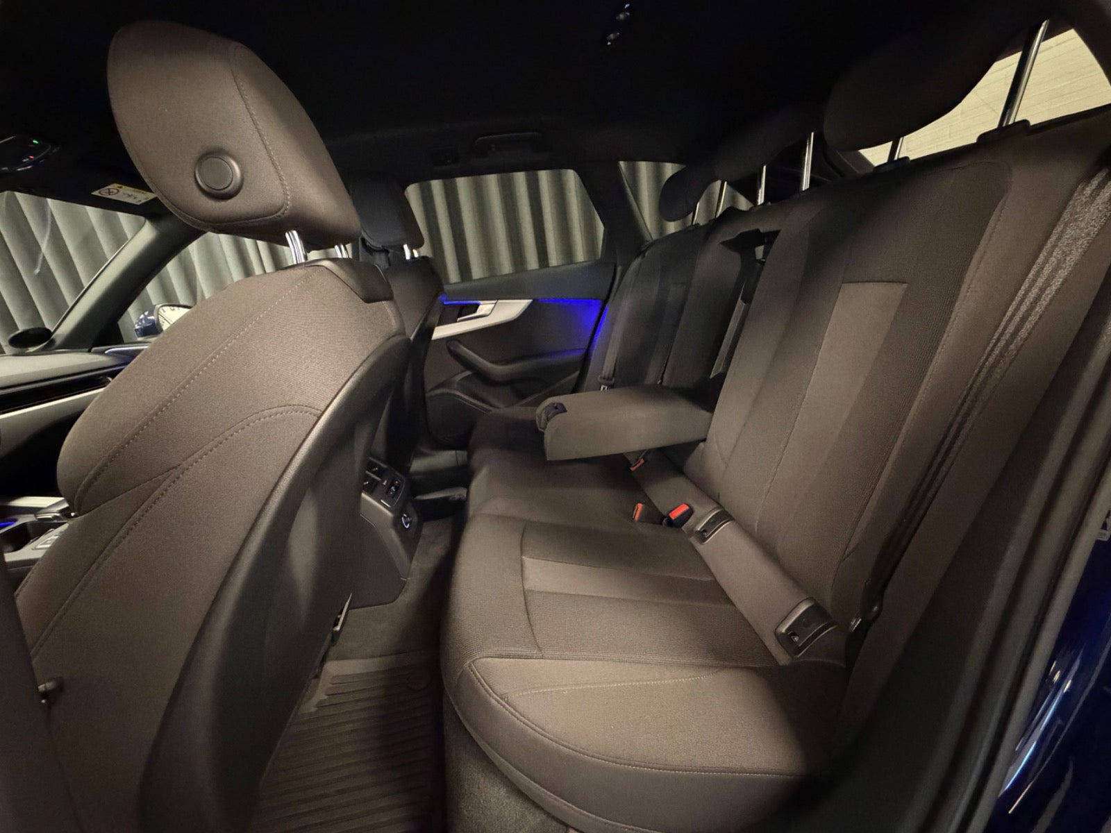 Blå Audi A4 fra 2020