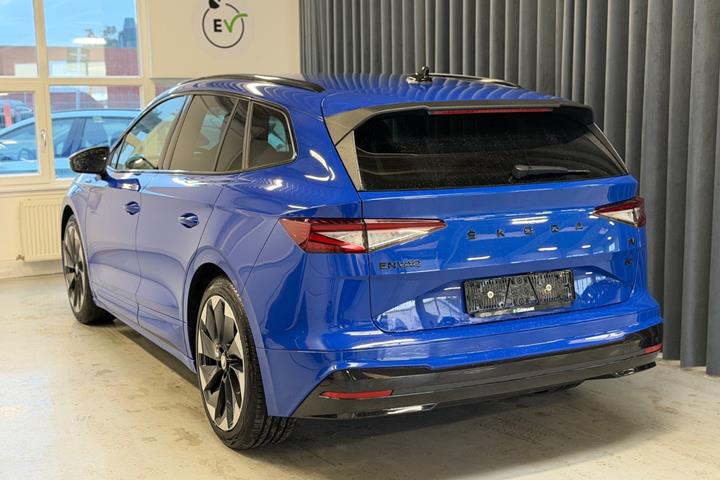 Blå Skoda Enyaq fra 2022