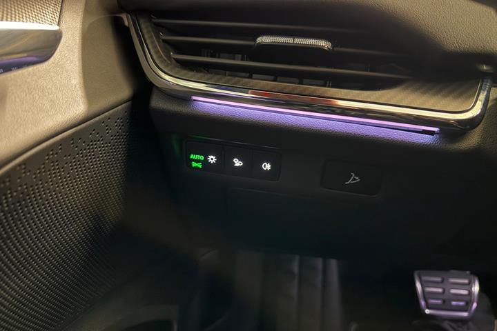 Blå Skoda Enyaq fra 2022