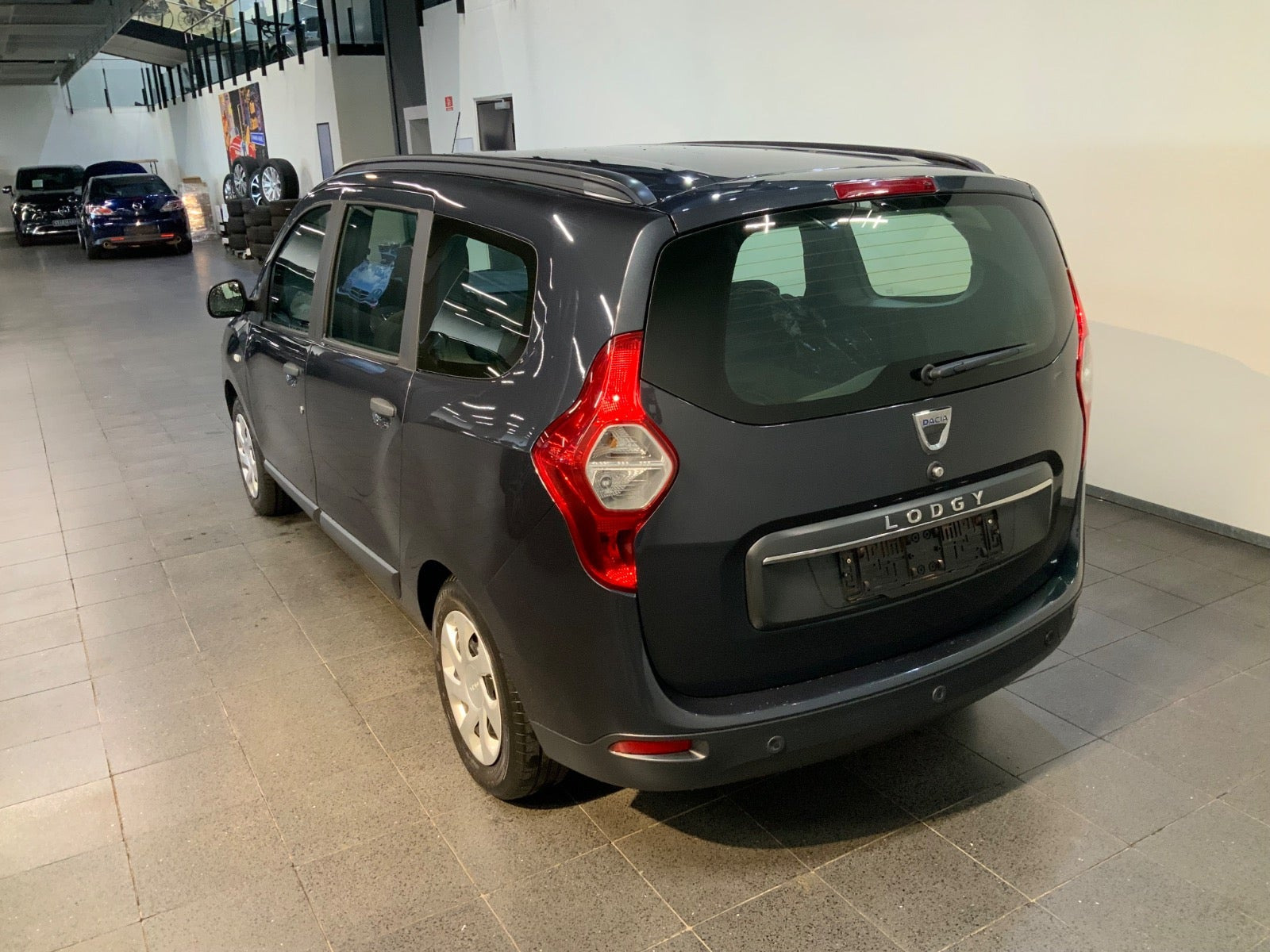 Grå Dacia Lodgy fra 2021