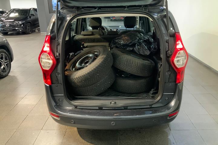 Grå Dacia Lodgy fra 2021