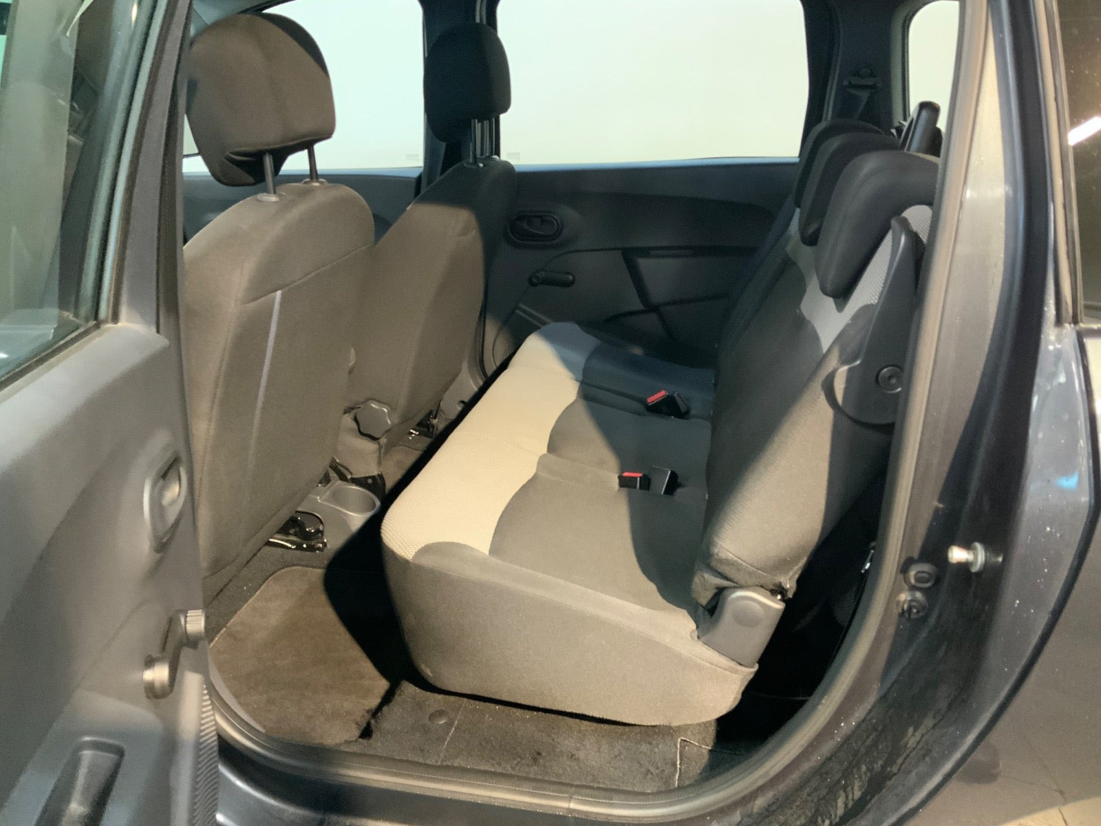 Grå Dacia Lodgy fra 2021