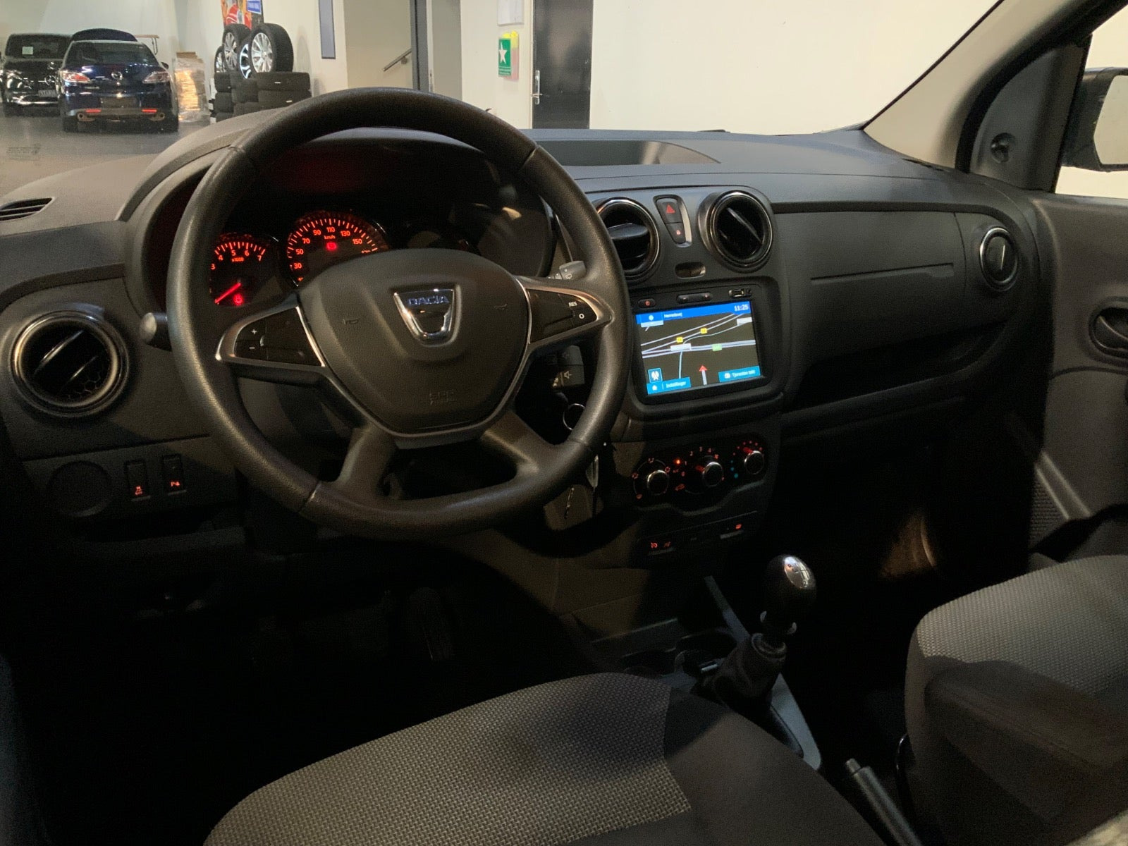 Grå Dacia Lodgy fra 2021