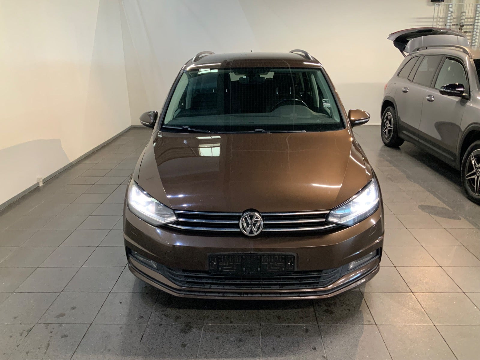 Brun VW Touran fra 2017