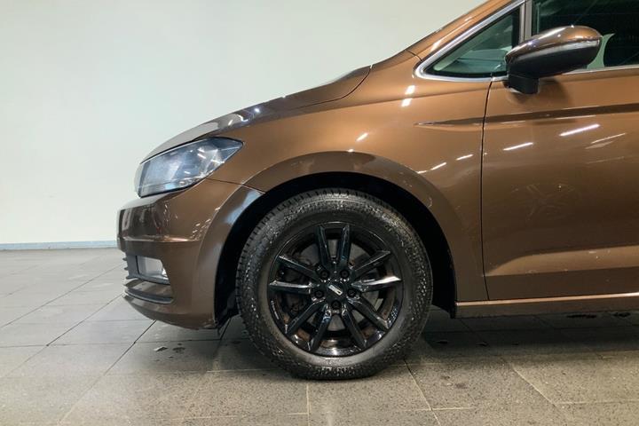 Brun VW Touran fra 2017