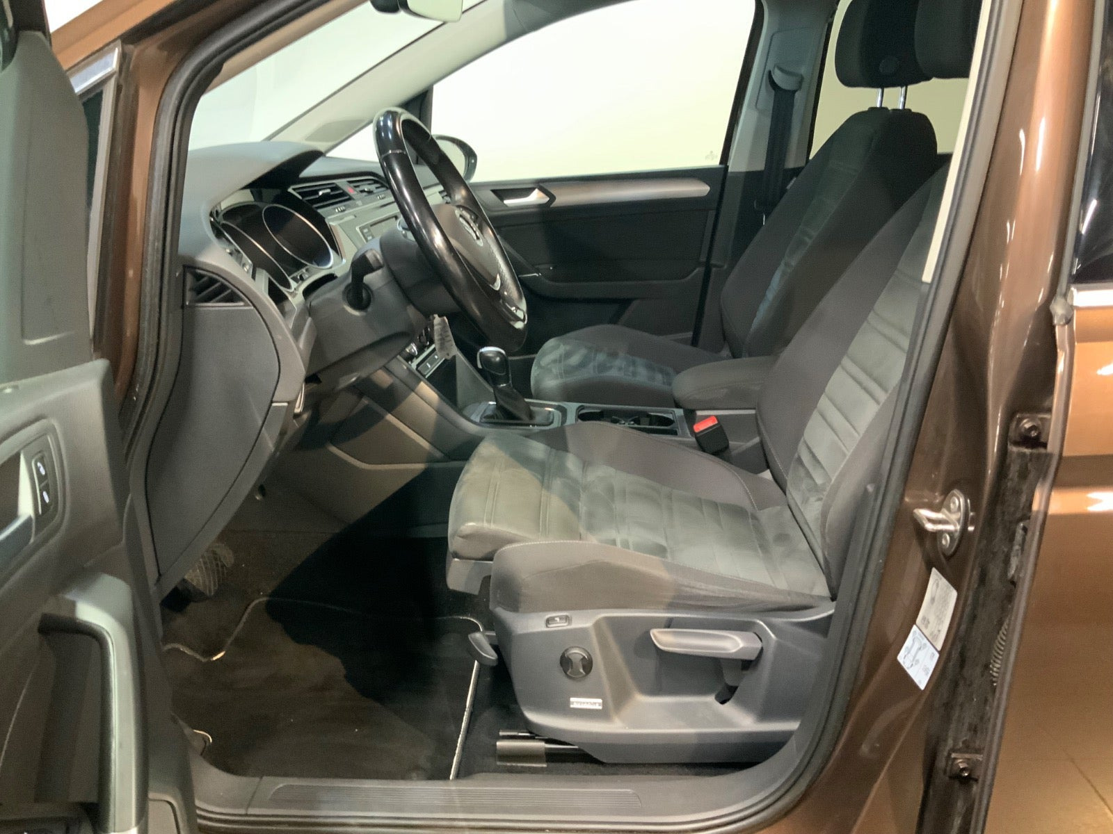 Brun VW Touran fra 2017