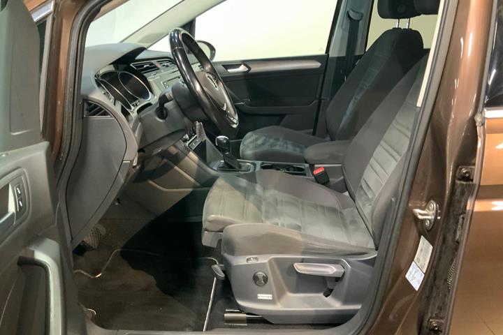 Brun VW Touran fra 2017