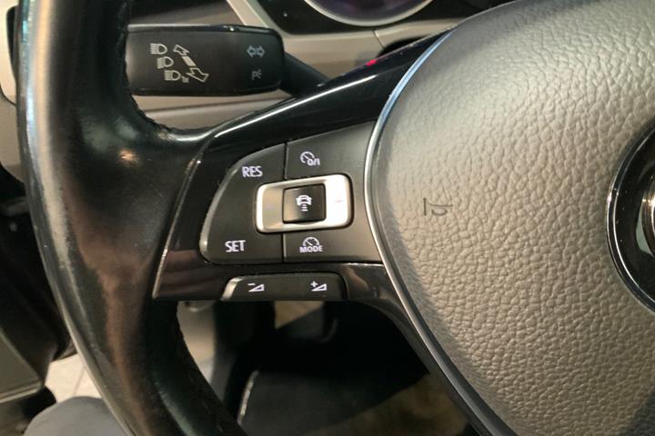 Brun VW Touran fra 2017