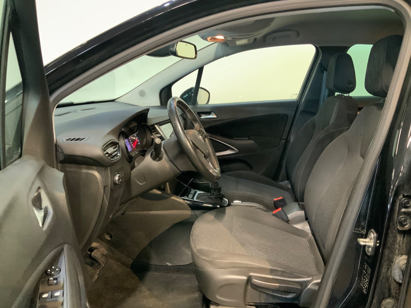 Sort Opel Crossland X fra 2019