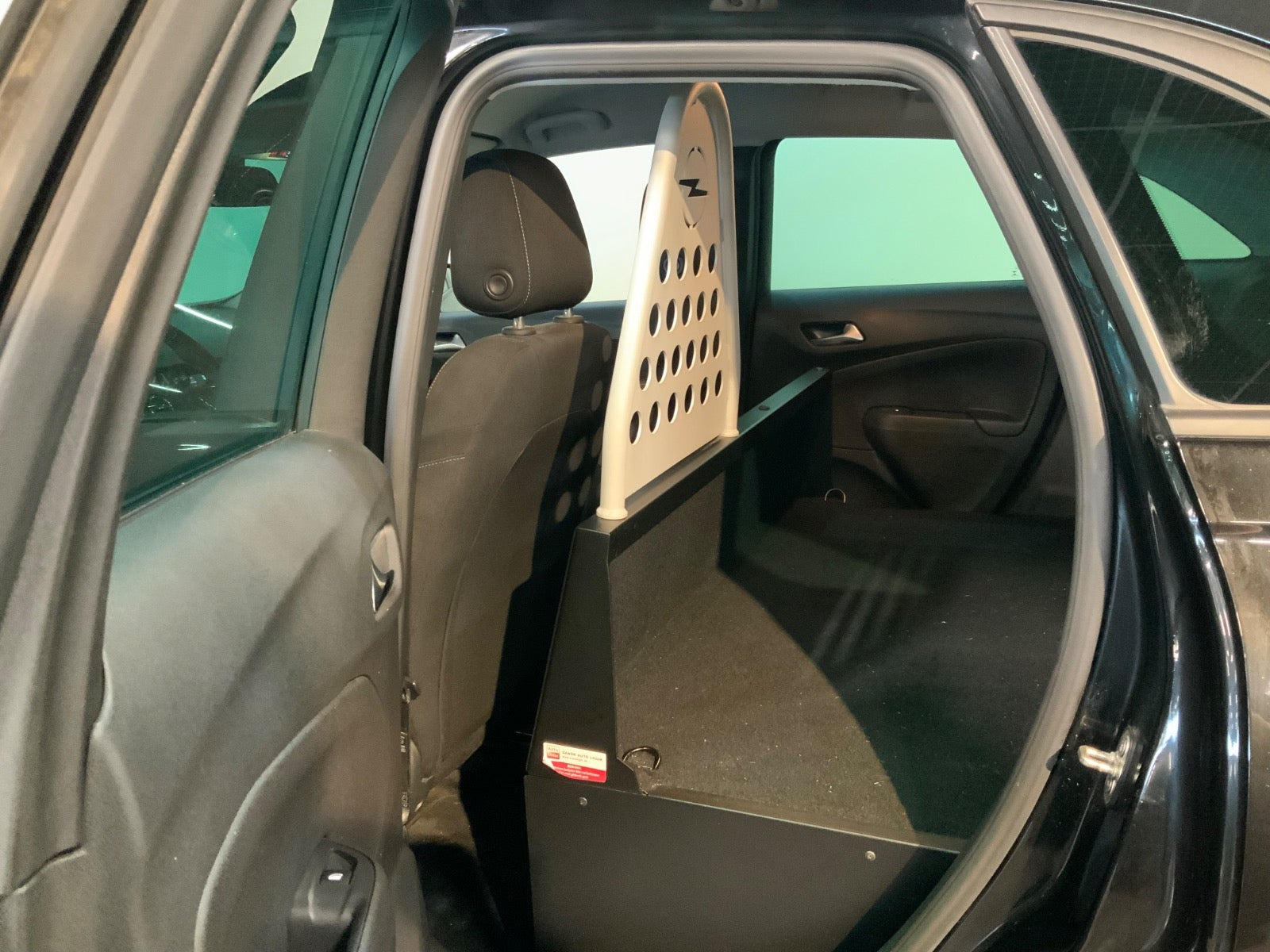 Sort Opel Crossland X fra 2019