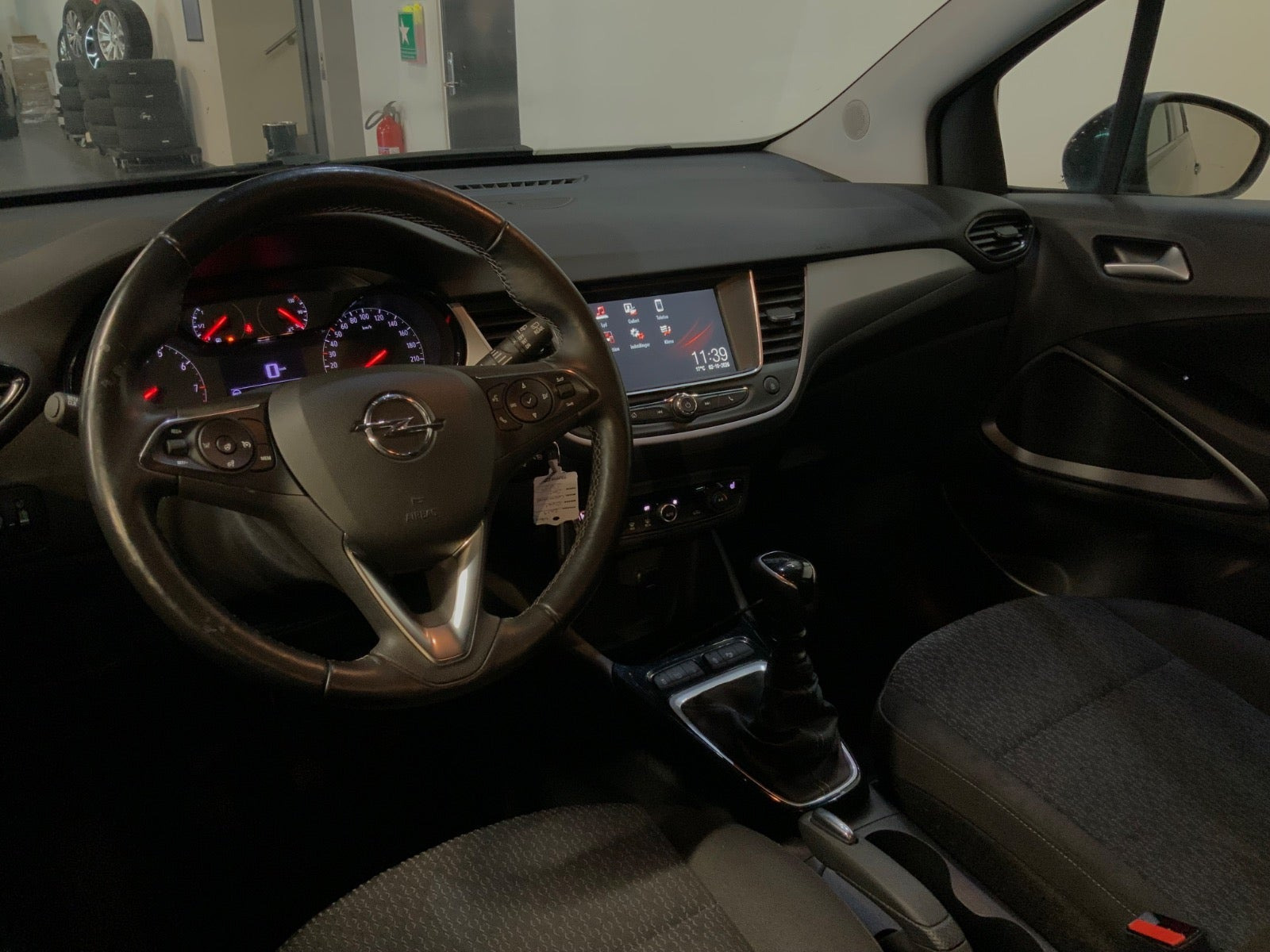 Sort Opel Crossland X fra 2019
