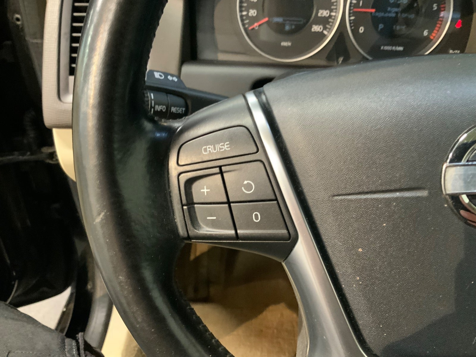 Sort Volvo XC60 fra 2011