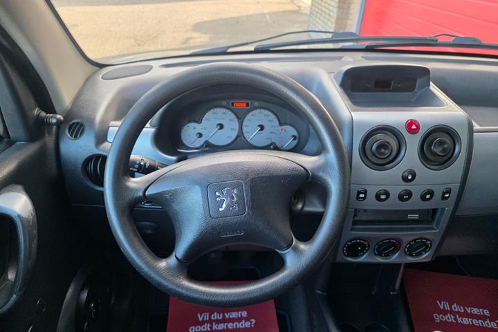 Grå Peugeot Partner fra 2006