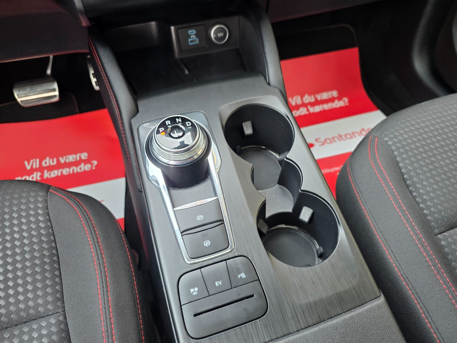 Sort Ford Kuga fra 2020