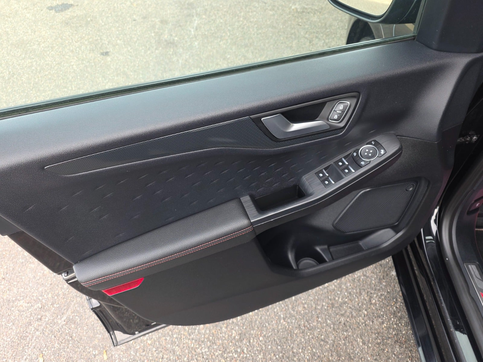 Sort Ford Kuga fra 2020