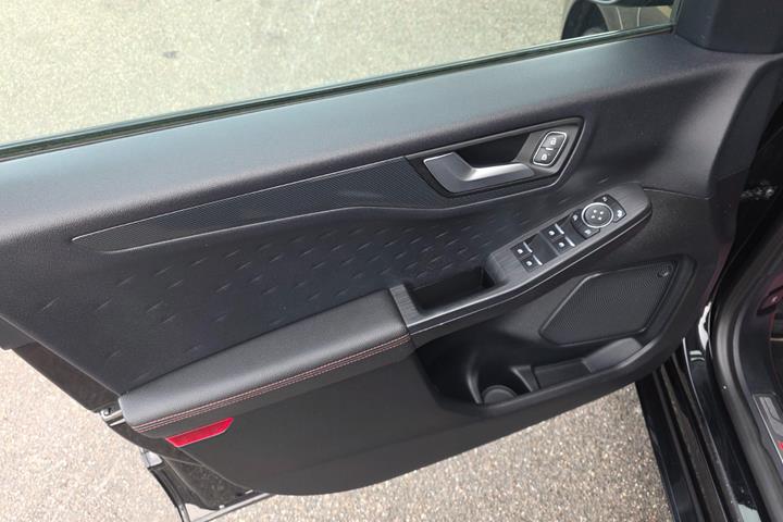 Sort Ford Kuga fra 2020