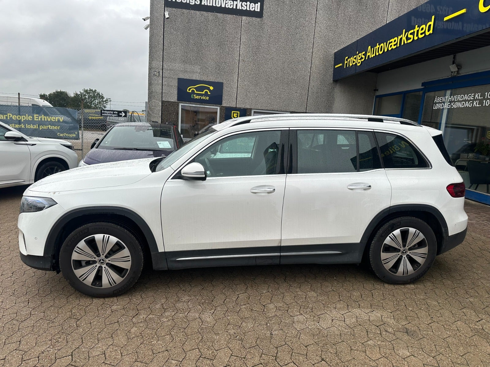 Hvid Mercedes EQB250+ fra 2025