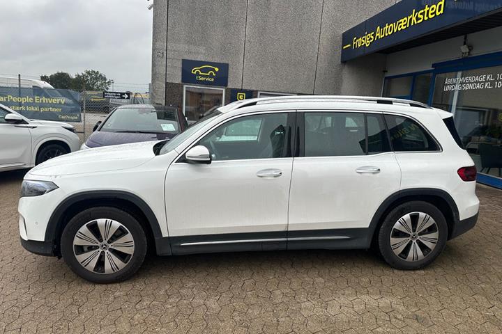 Hvid Mercedes EQB250+ fra 2025