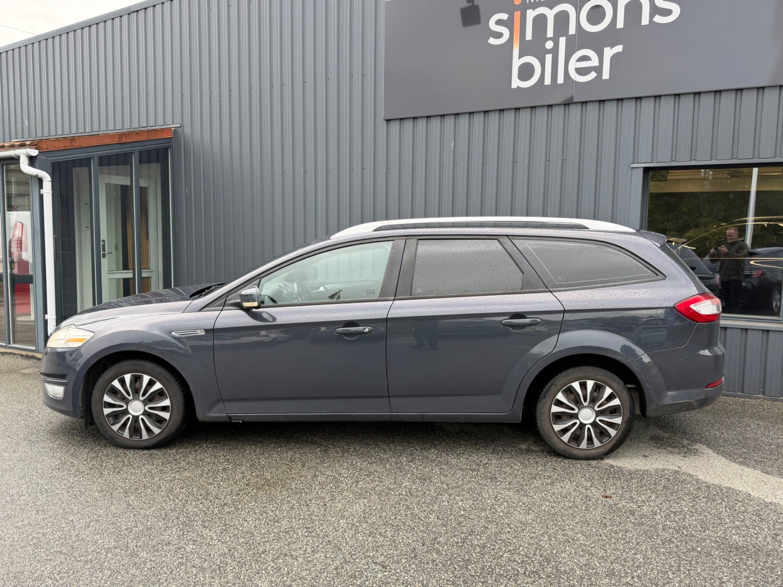 Grå Ford Mondeo fra 2010