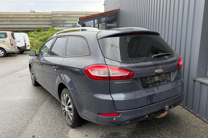 Grå Ford Mondeo fra 2010