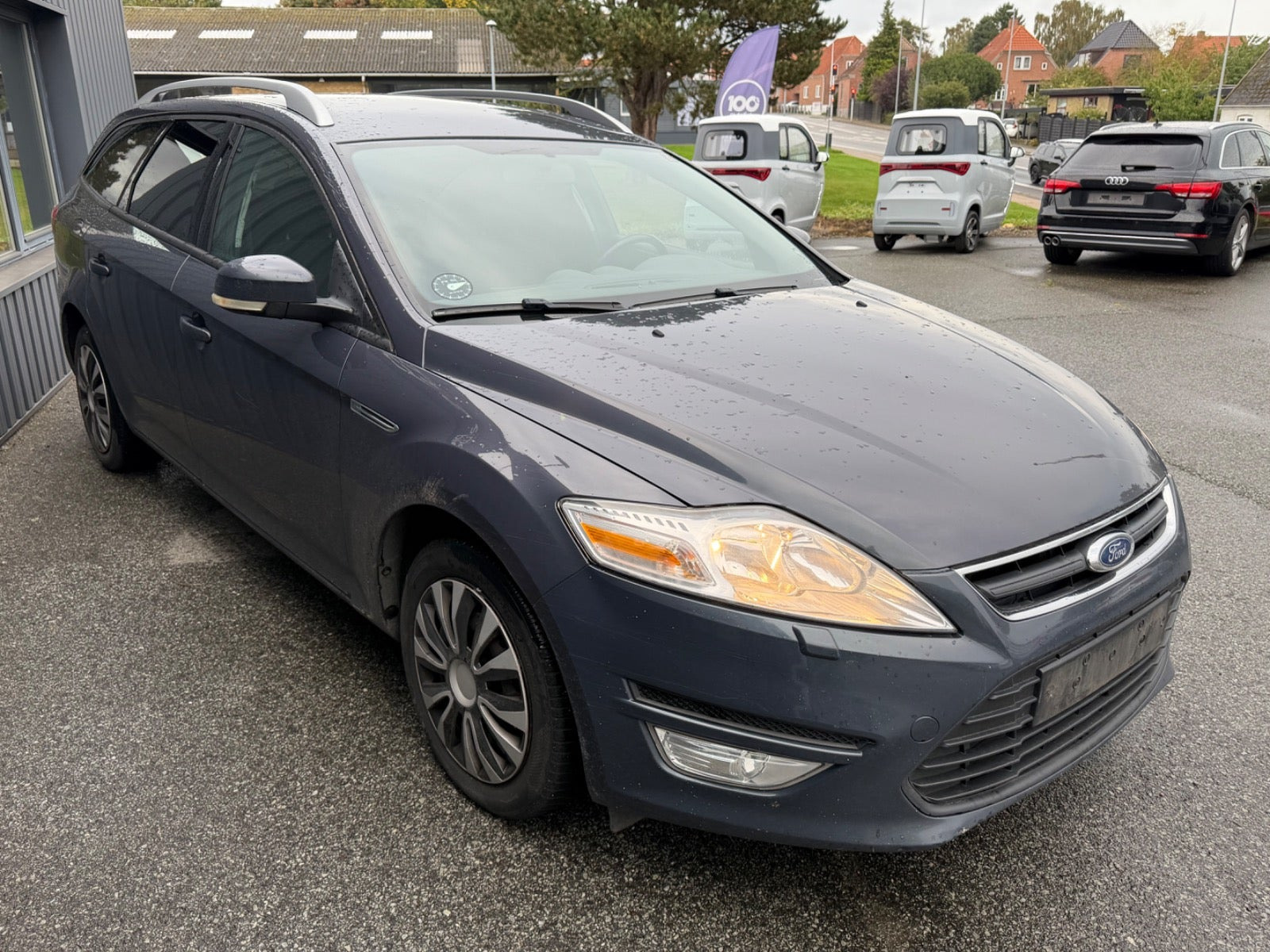 Grå Ford Mondeo fra 2010