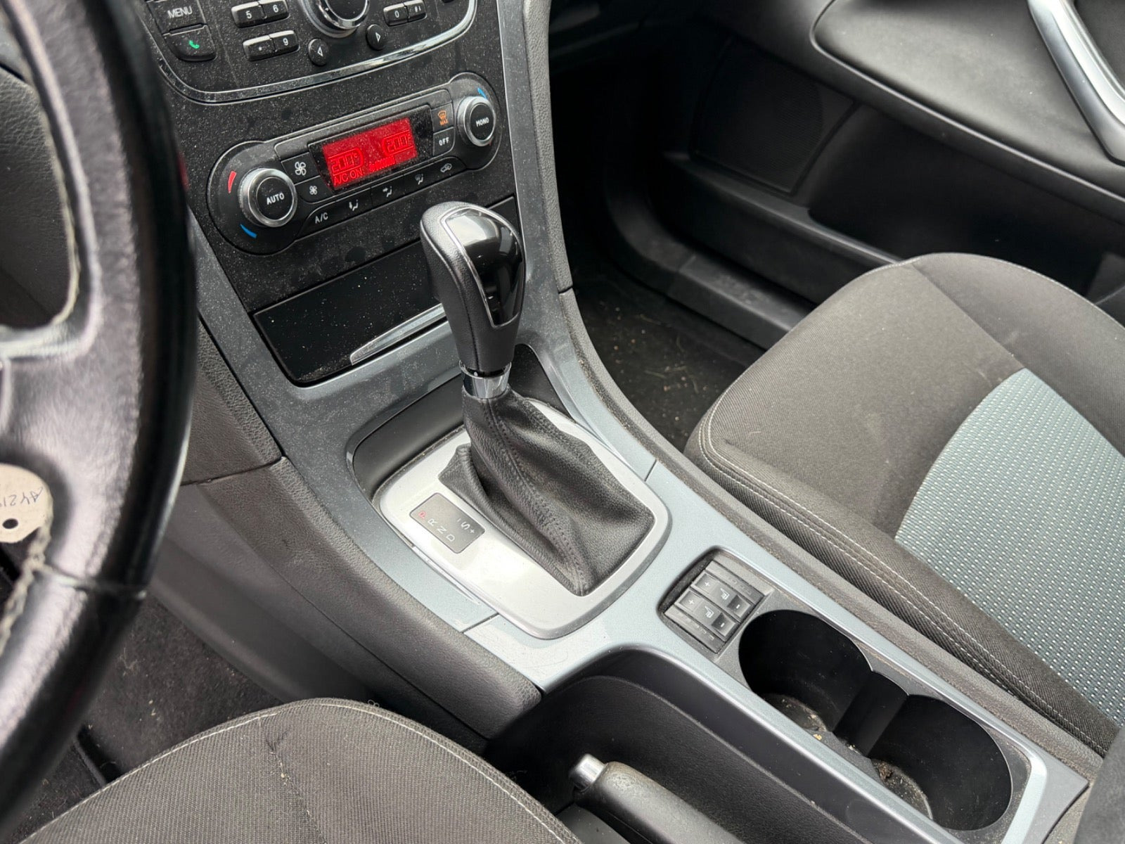 Grå Ford Mondeo fra 2010