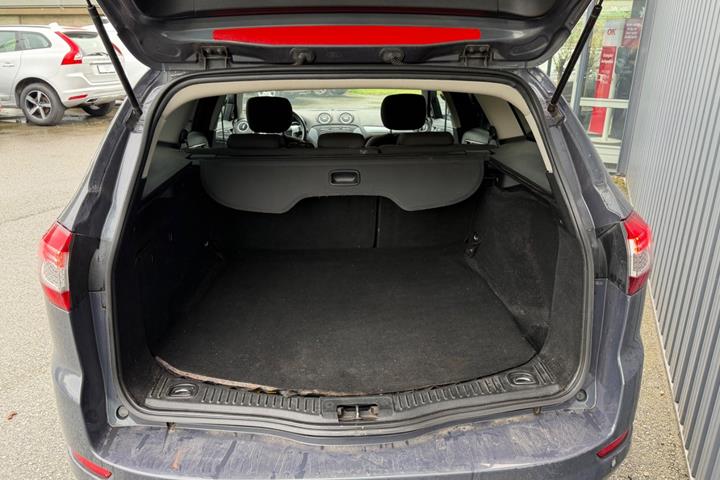 Grå Ford Mondeo fra 2010