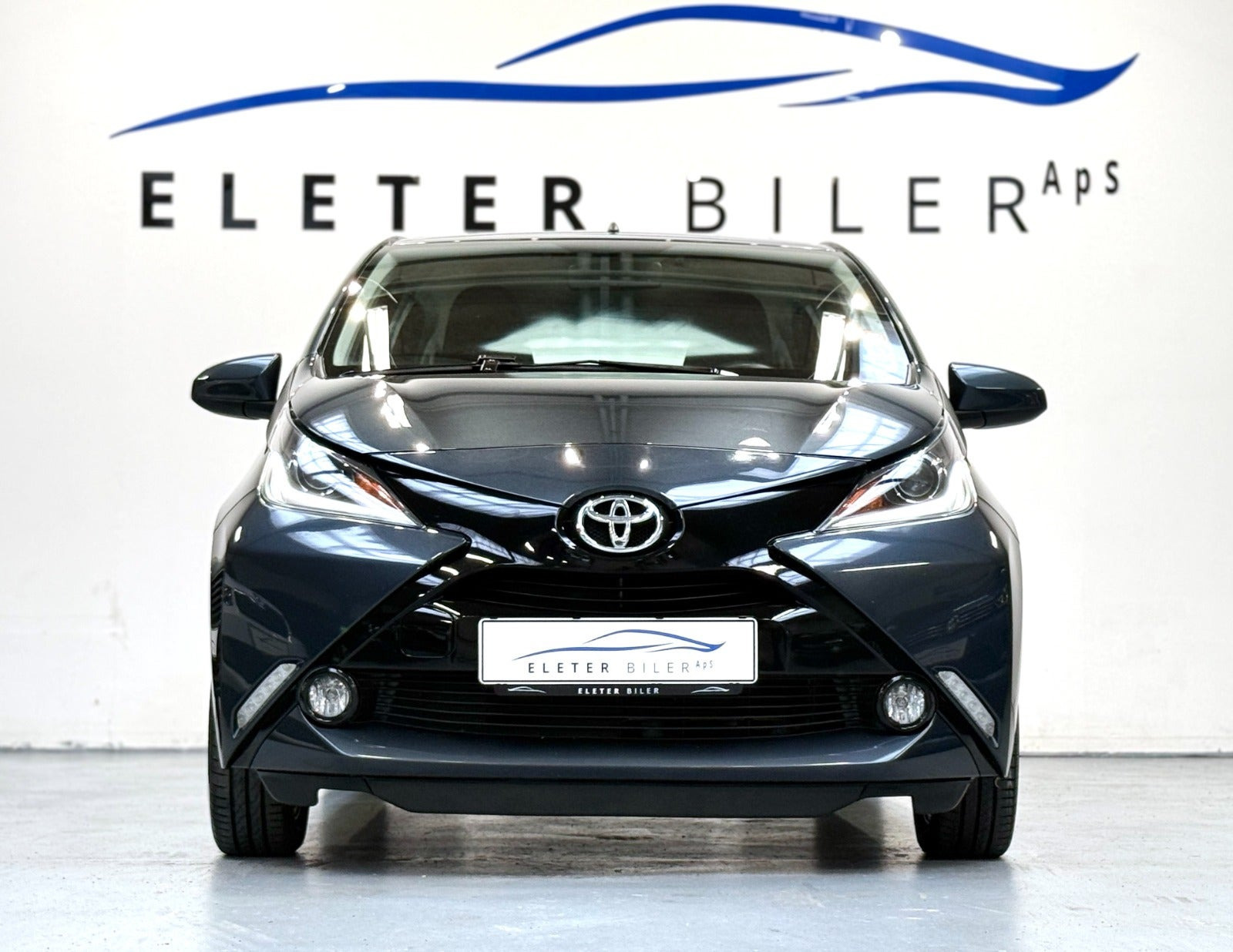 Grå Toyota Aygo fra 2014
