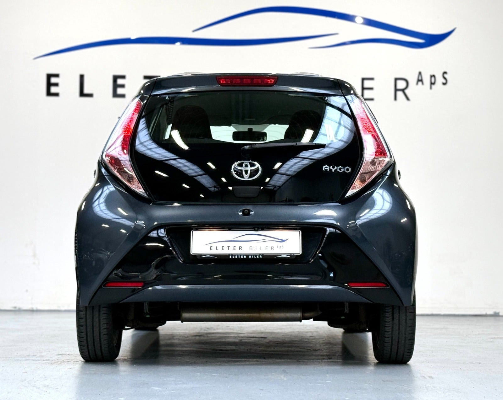 Grå Toyota Aygo fra 2014