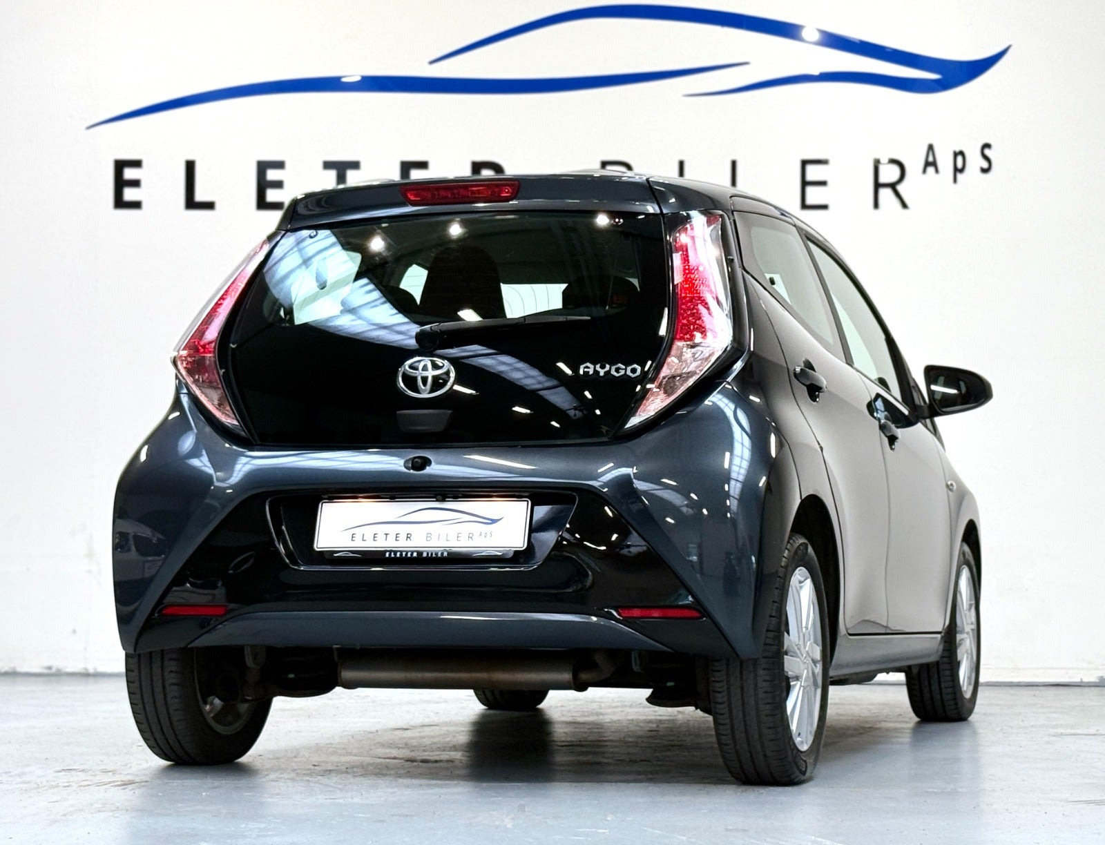 Grå Toyota Aygo fra 2014