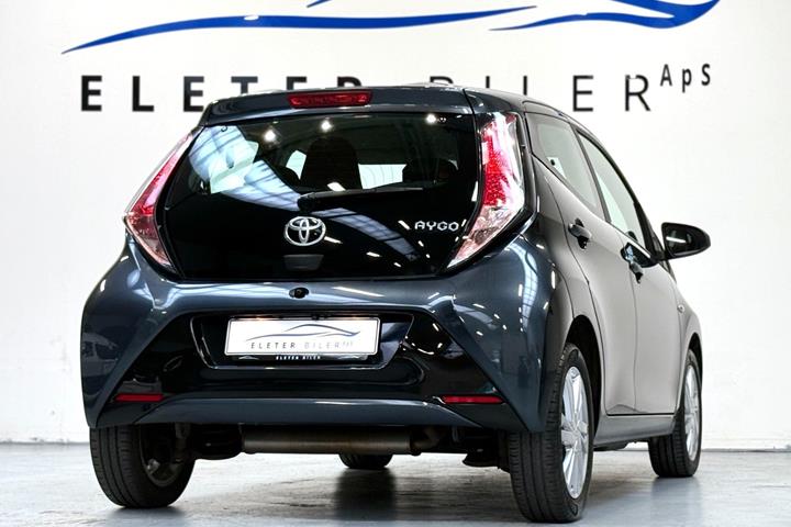 Grå Toyota Aygo fra 2014