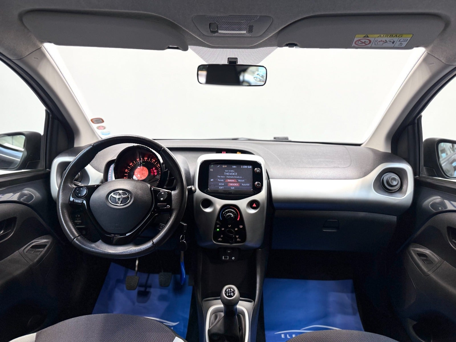 Grå Toyota Aygo fra 2014