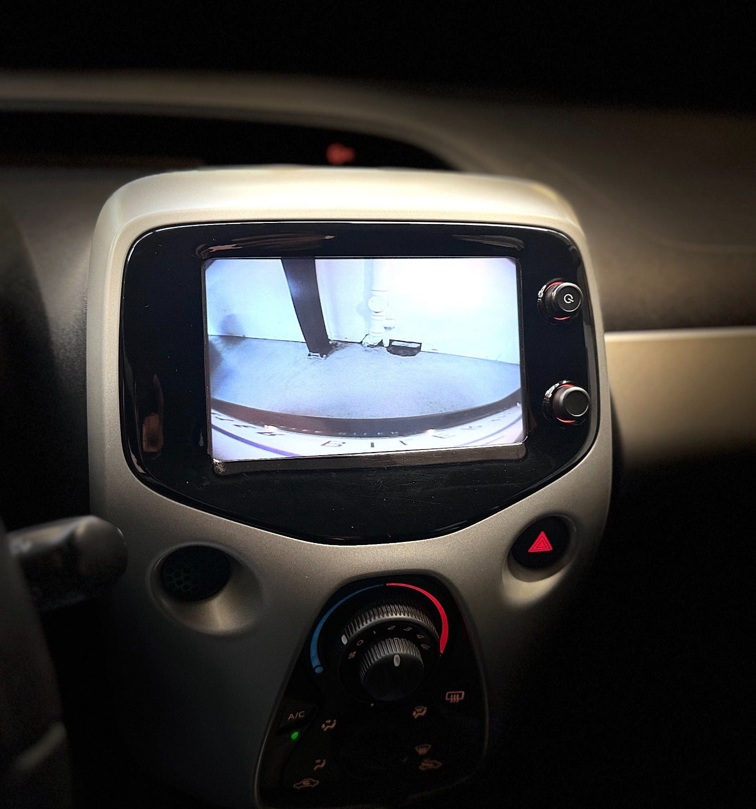 Grå Toyota Aygo fra 2014