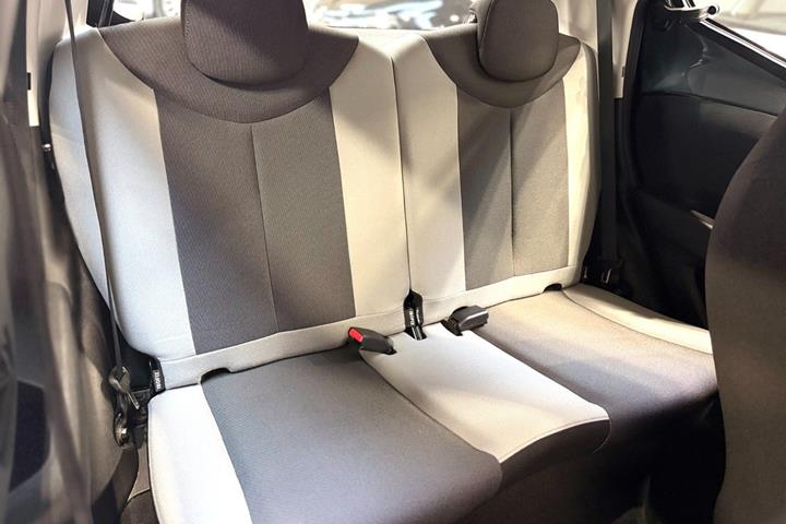 Grå Toyota Aygo fra 2014