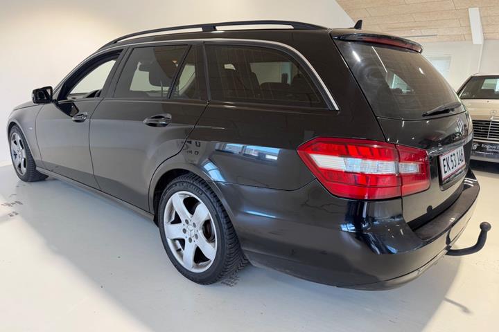 Sort Mercedes E220 fra 2011
