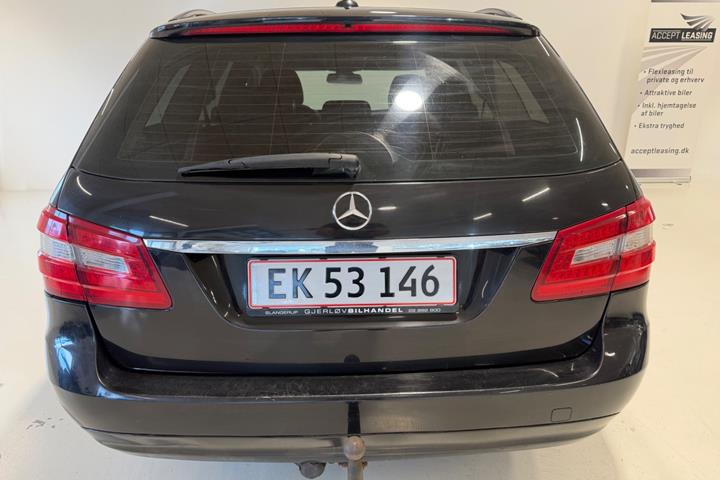 Sort Mercedes E220 fra 2011