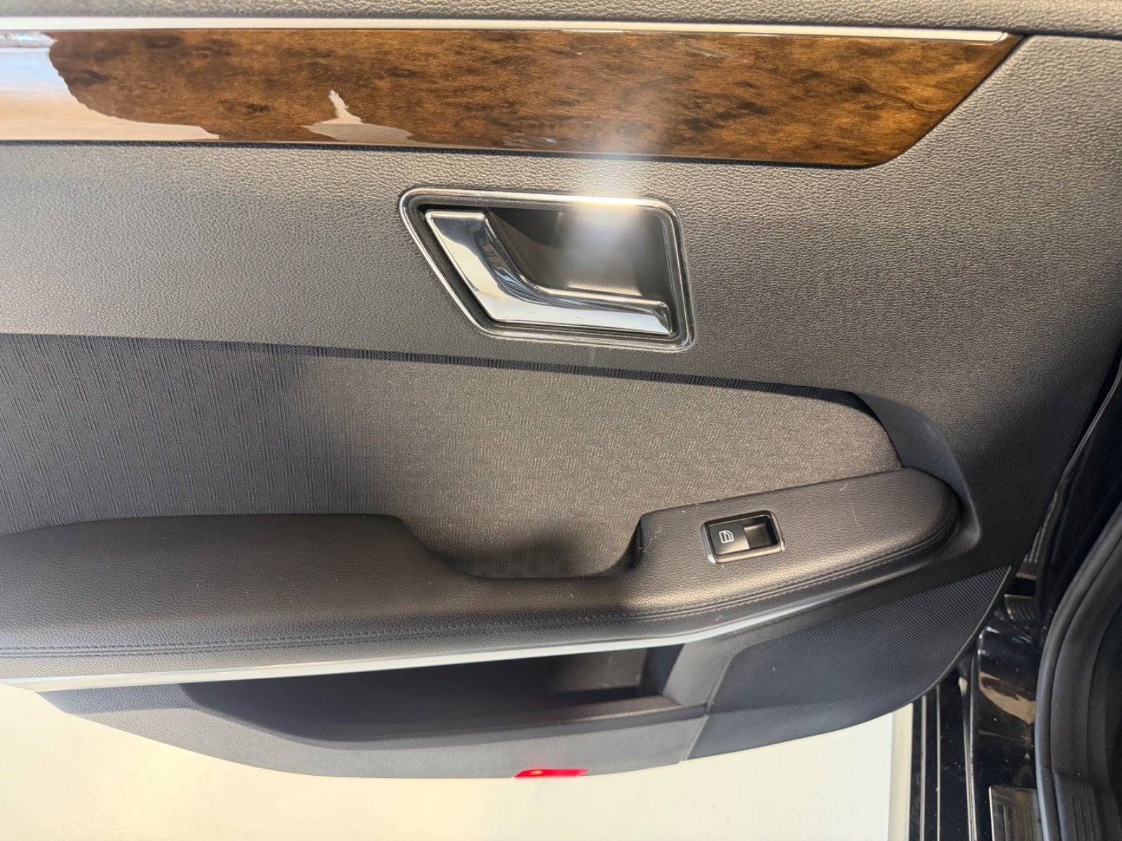 Sort Mercedes E220 fra 2011