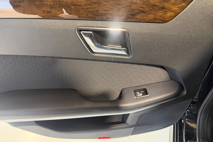 Sort Mercedes E220 fra 2011