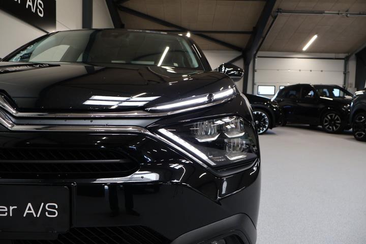 Sort Citroën C4 X fra 2024