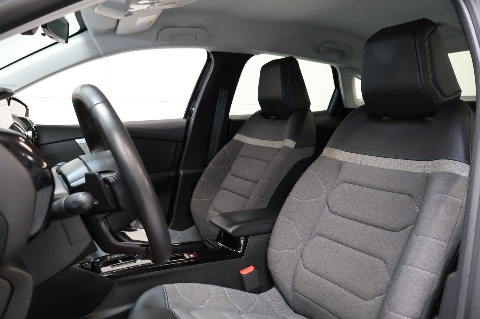 Sort Citroën C4 X fra 2024