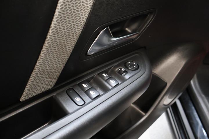 Sort Citroën C4 X fra 2024
