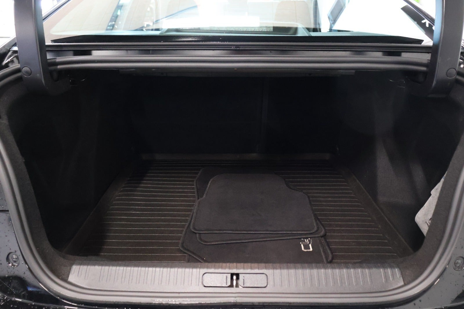 Sort Citroën C4 X fra 2024
