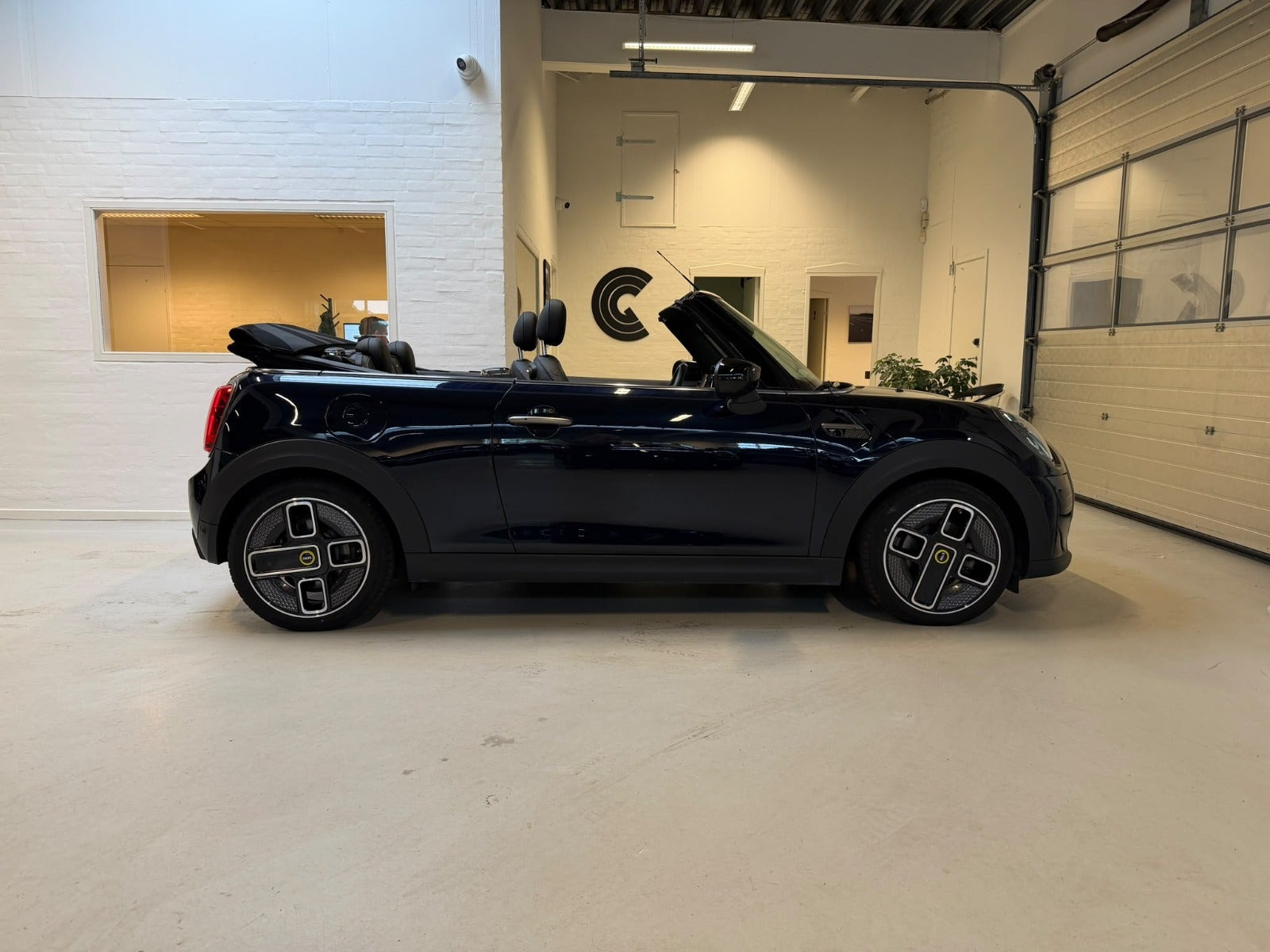 Sort Mini Cooper SE fra 2023