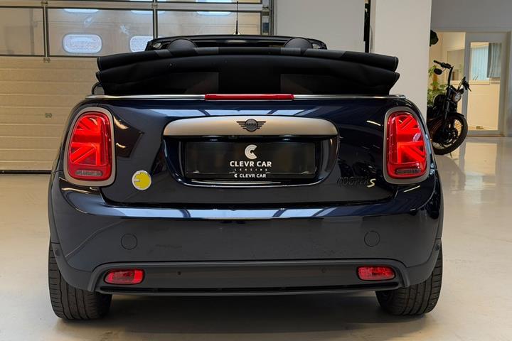 Sort Mini Cooper SE fra 2023
