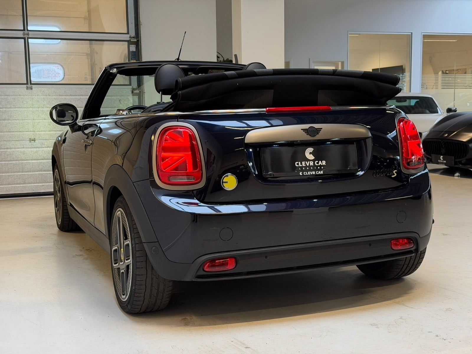 Sort Mini Cooper SE fra 2023