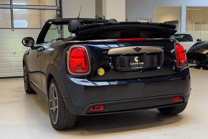 Sort Mini Cooper SE fra 2023