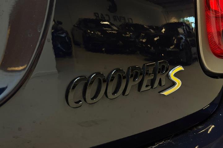 Sort Mini Cooper SE fra 2023