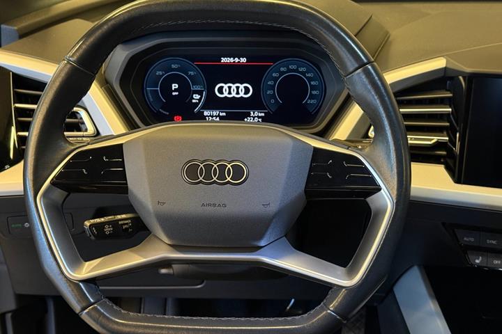 Grå Audi Q4 e-tron fra 2023